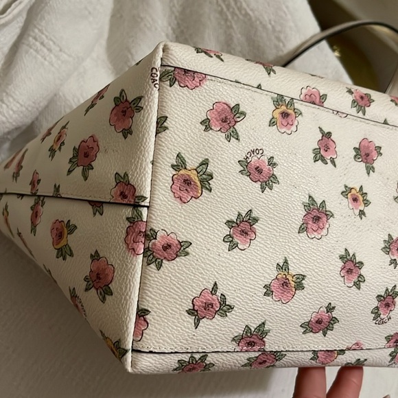 COACH - Taylor zipper flower patch tote - 21810- NWOT - Picture 10 of 13